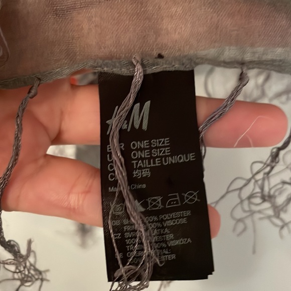 H&M printed scarf - Picture 4 of 4